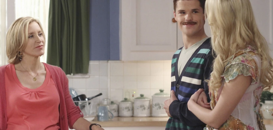 Кадры Отчаянные домохозяйки 6 сезон 18 эпизод