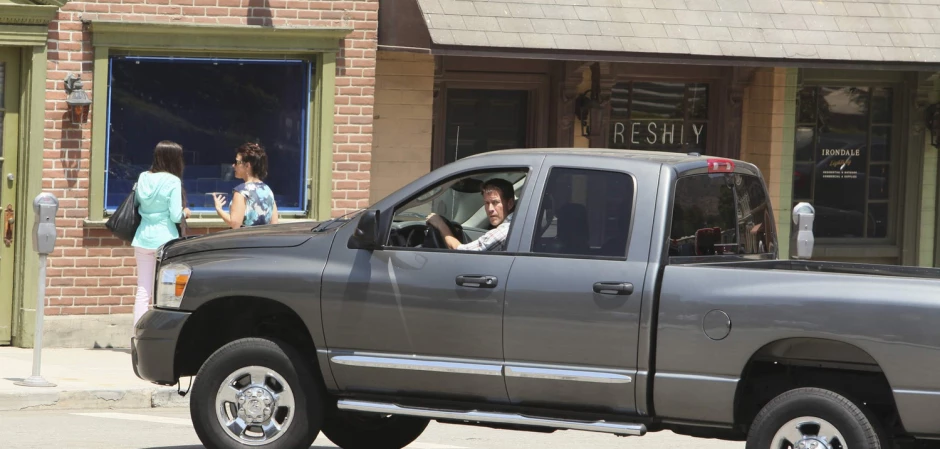 Кадры Отчаянные домохозяйки 8 сезон 3 эпизод